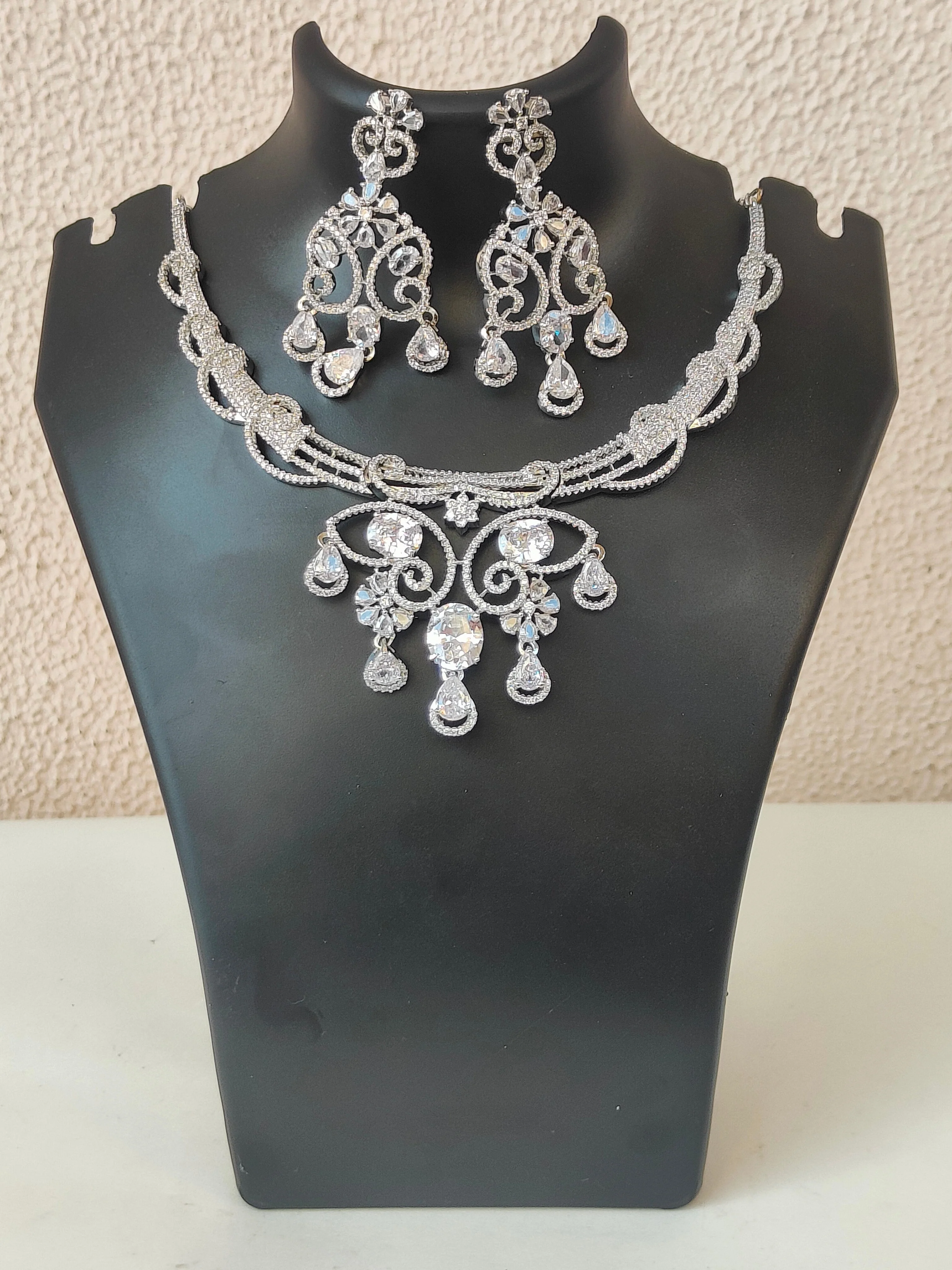 Whispers of Romance Necklace Set - White