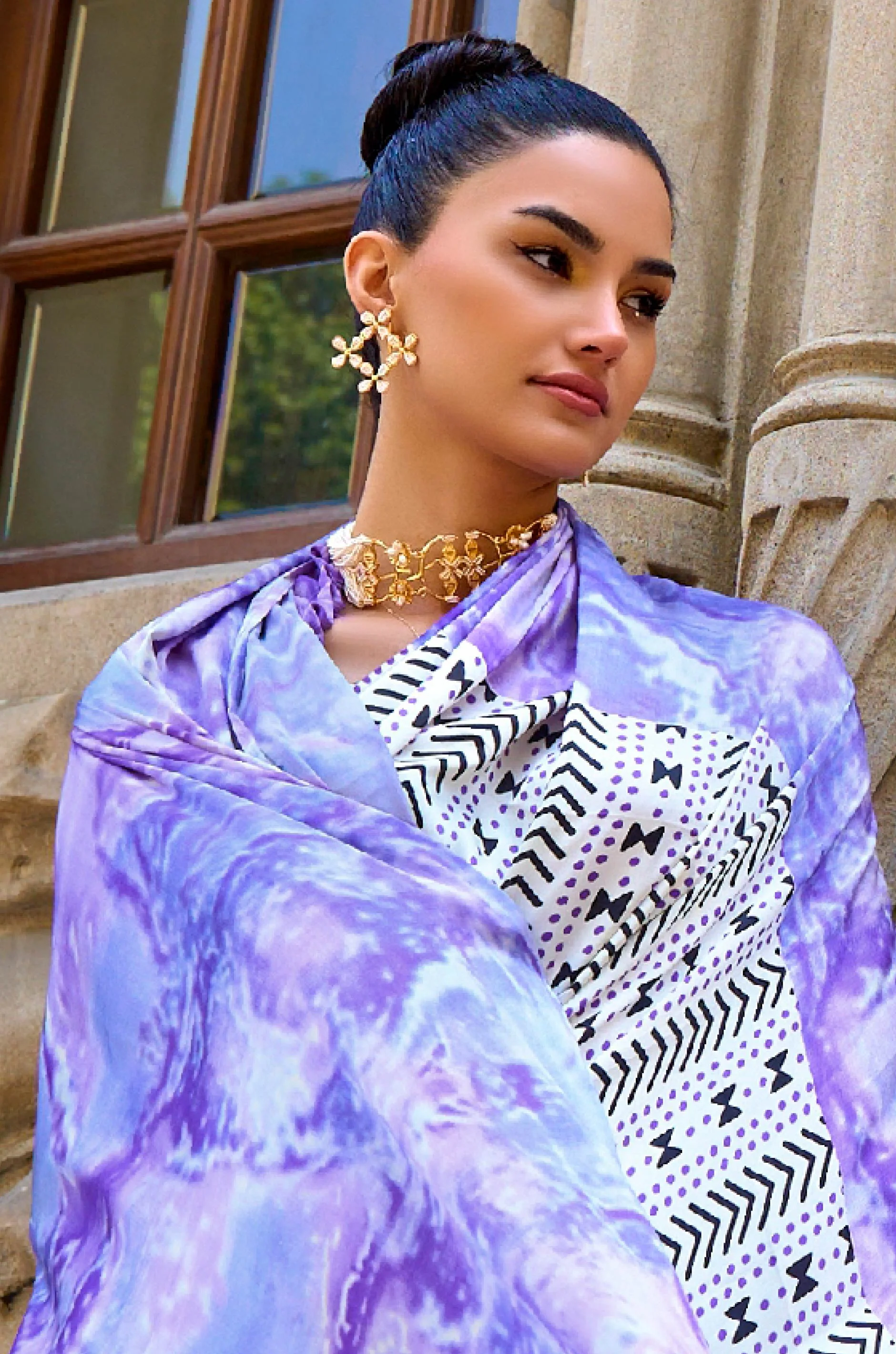 White And Lilac Digital Print Satin Crepe Saree - Image 4