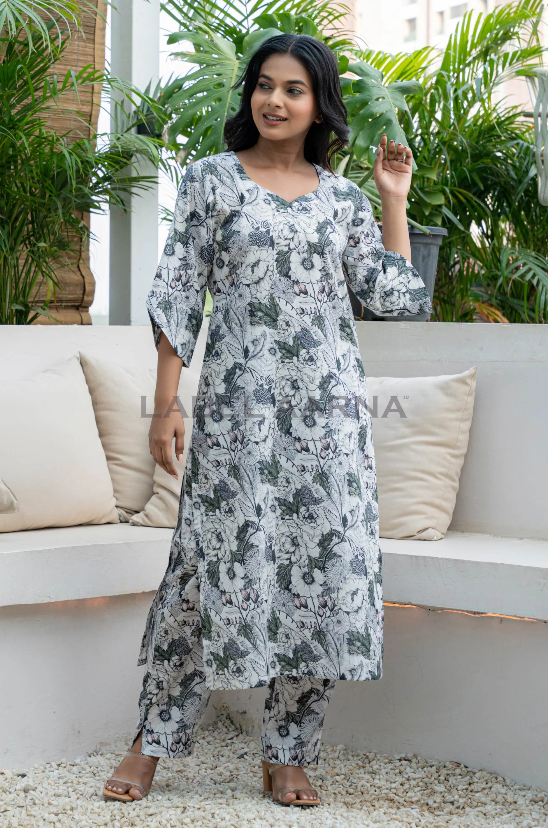 White Floral Cotton Kurta And Pant With Digital Print
