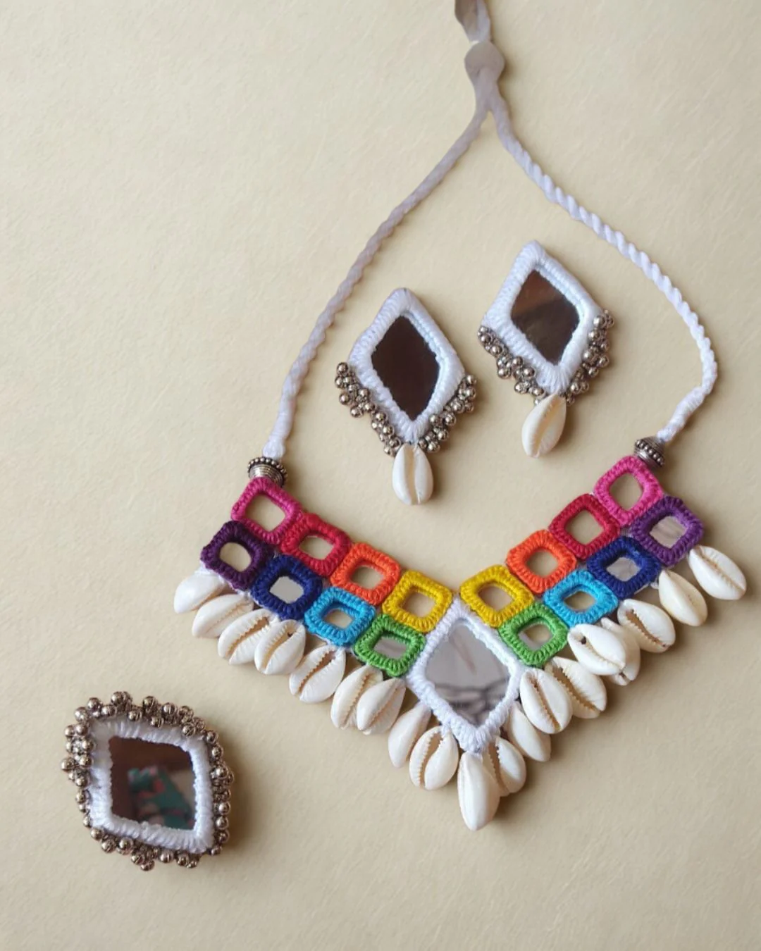 White & Multicolor Shell Jewelry Set