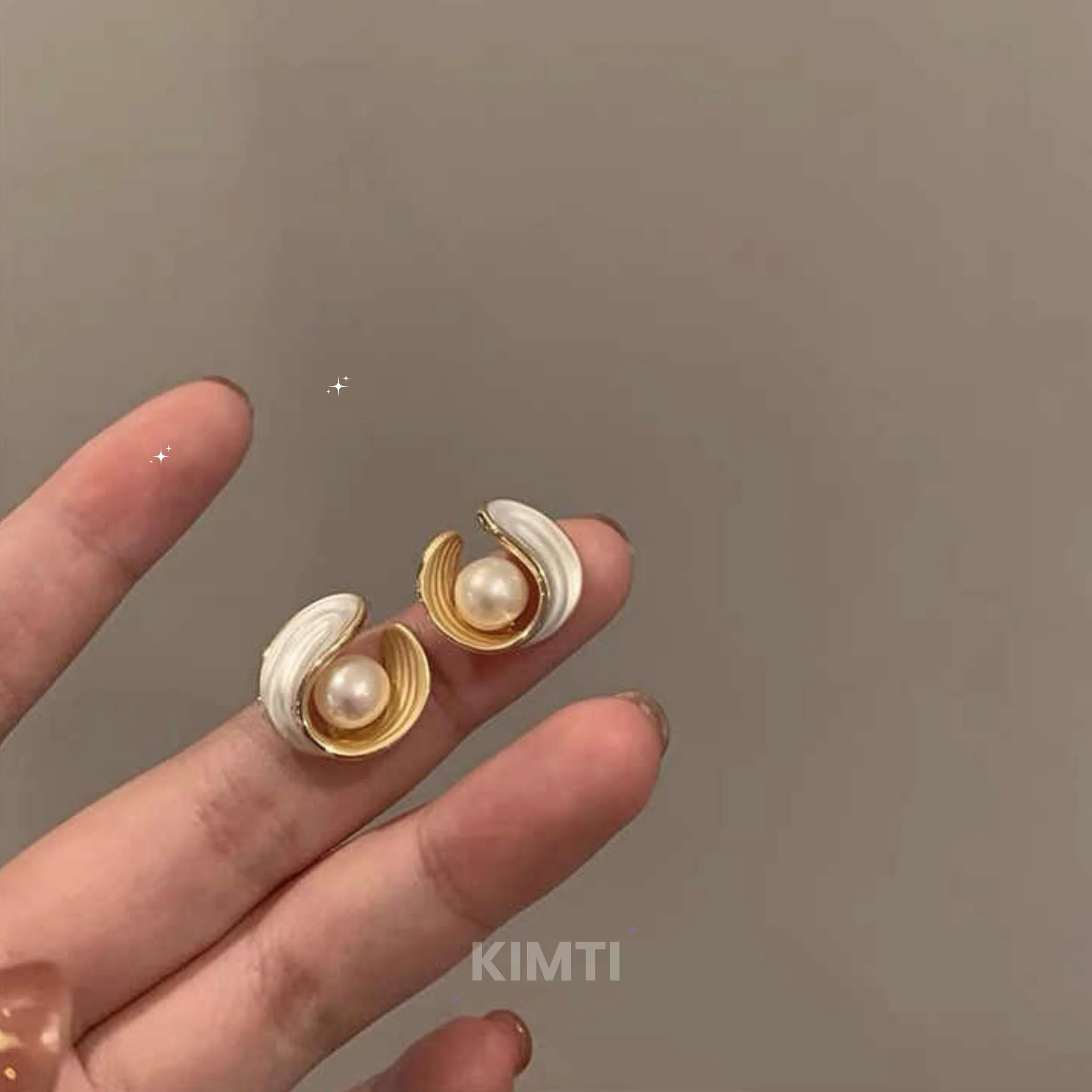 White Pearl Stud Earring - Image 4