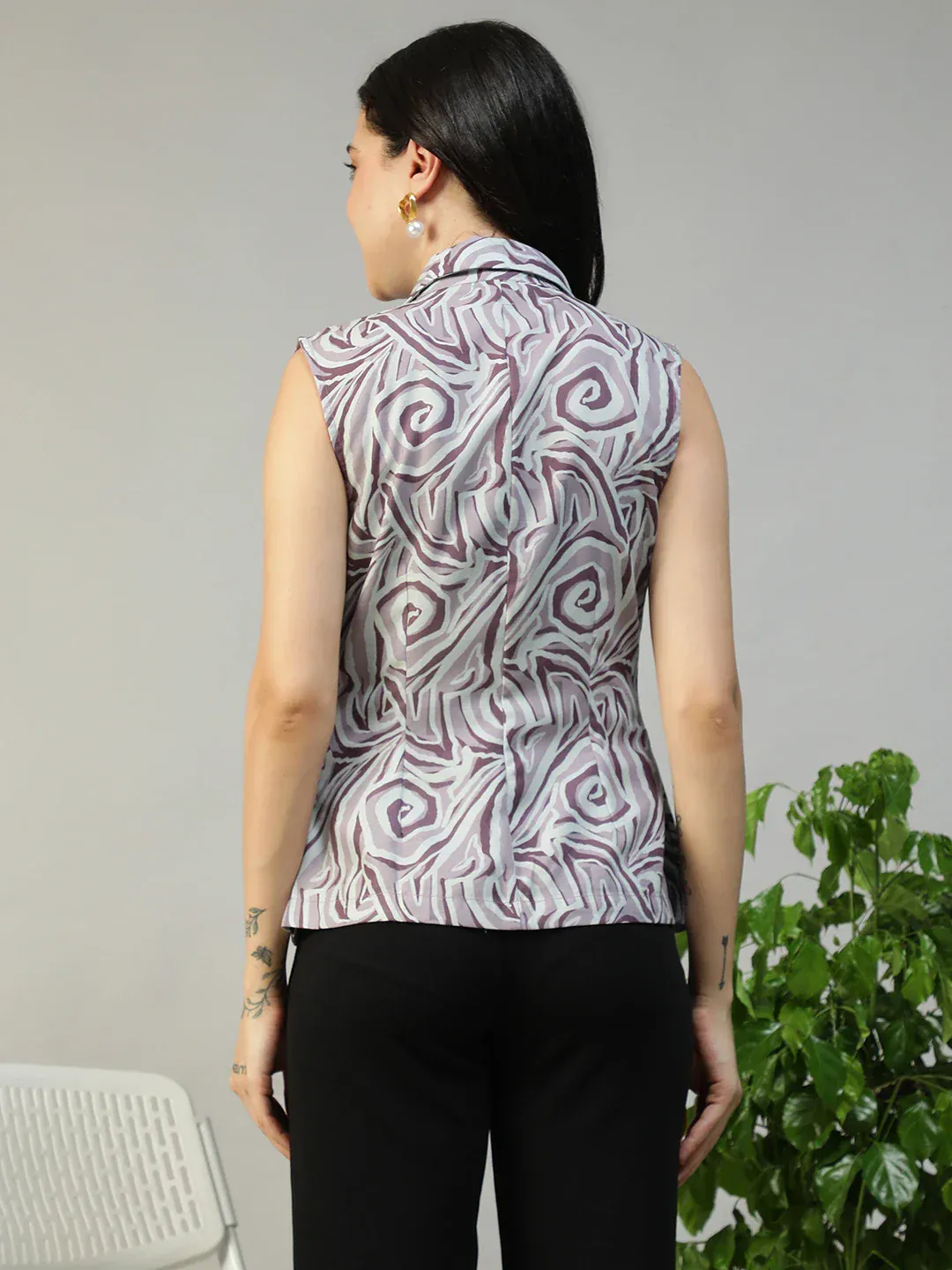 Women Abstract Print Sleeveless Blazer with Open Collar & Pockets - Image 6