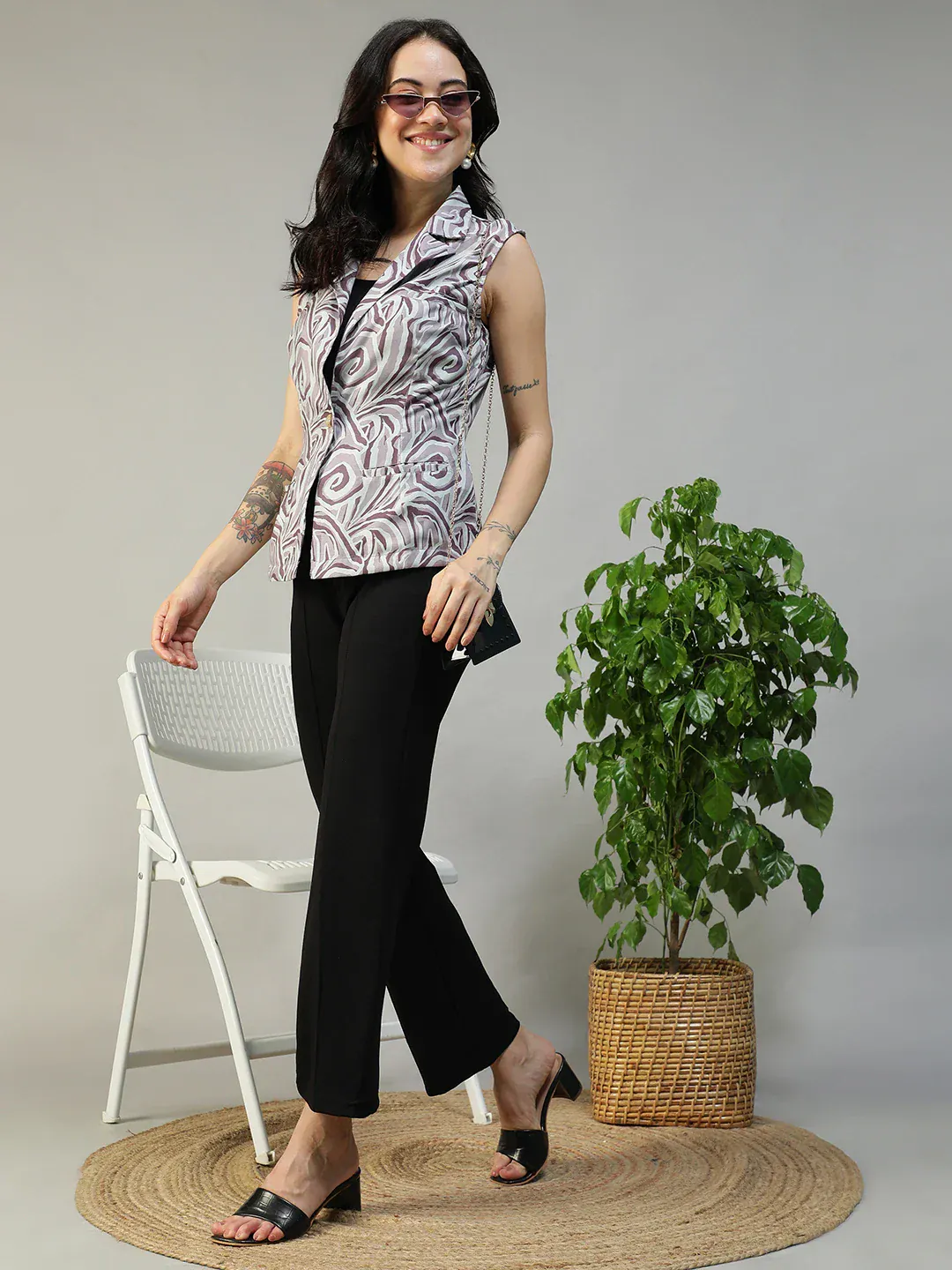 Women Abstract Print Sleeveless Blazer with Open Collar & Pockets - Image 8