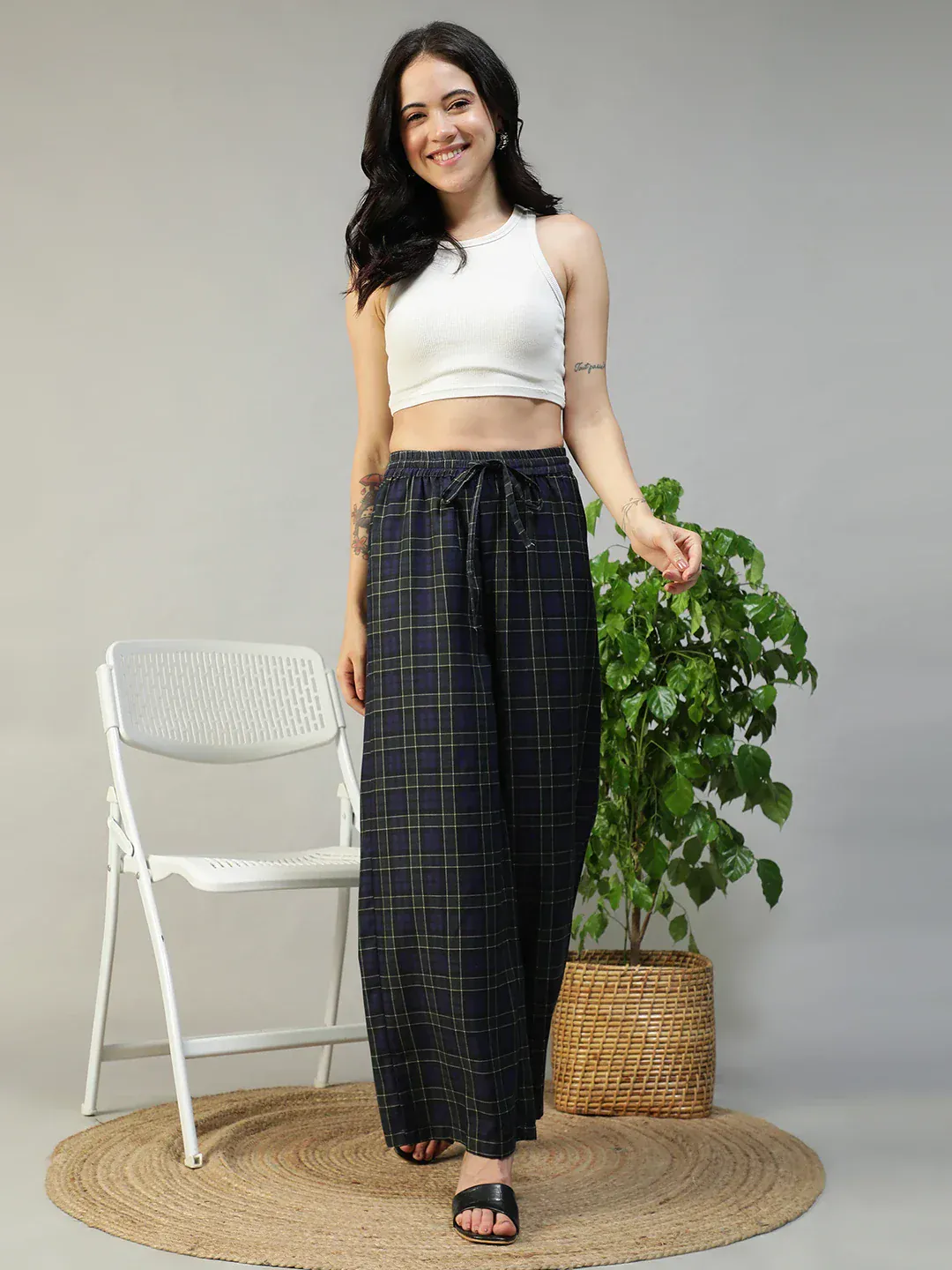 Women Black Check Print Full Length Pants with Pockets - Image 2