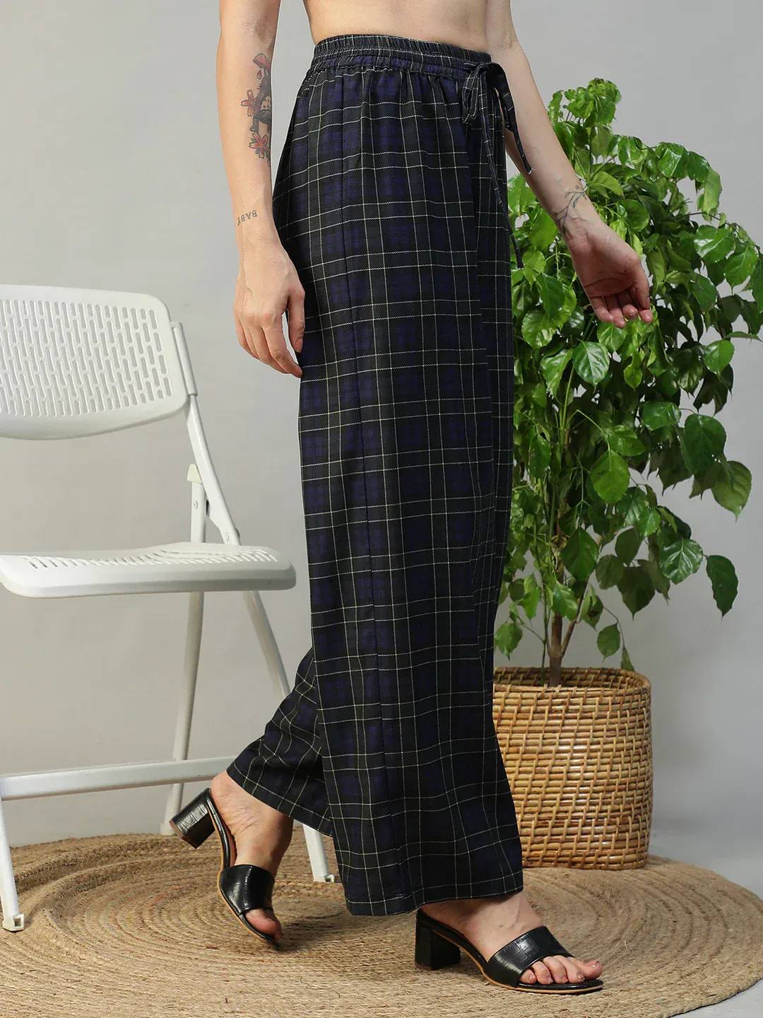 Women Black Check Print Full Length Pants with Pockets - Image 4