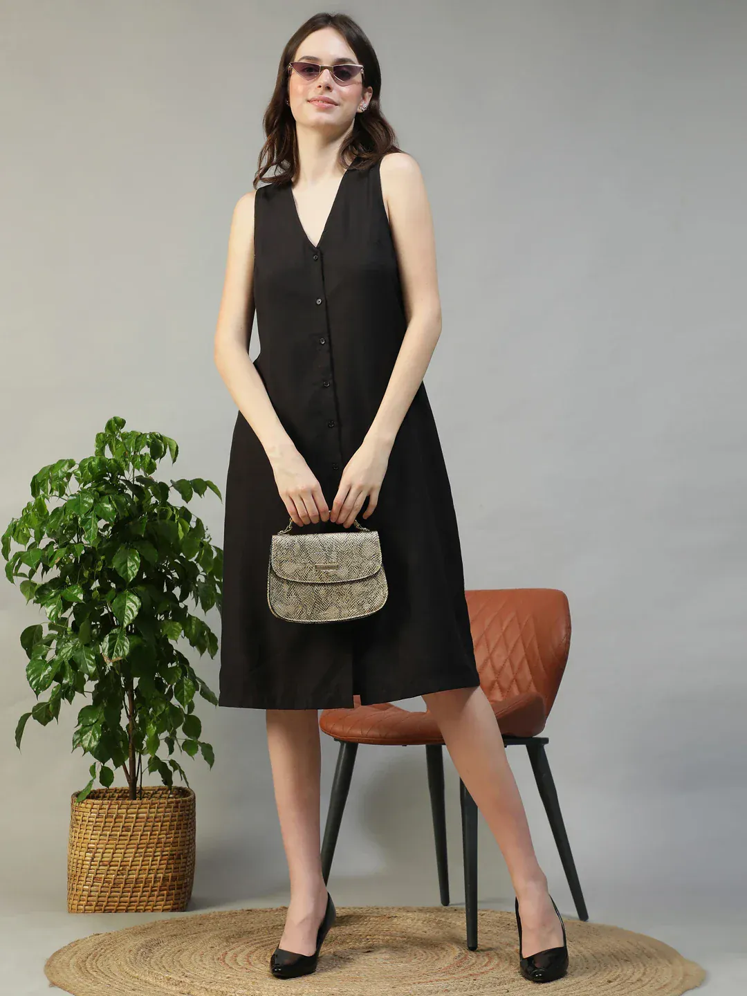 Women Black Sleeveless Button Down Knee-Length Dress - Image 8