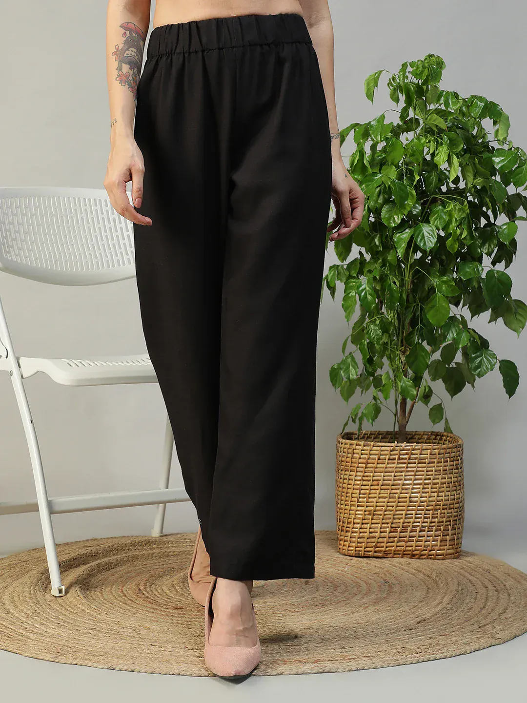 Women Black Straight Pants with Side Pockets - Image 3
