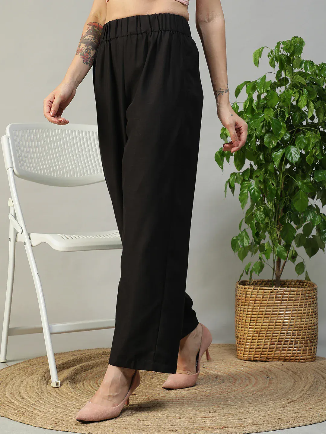Women Black Straight Pants with Side Pockets - Image 4