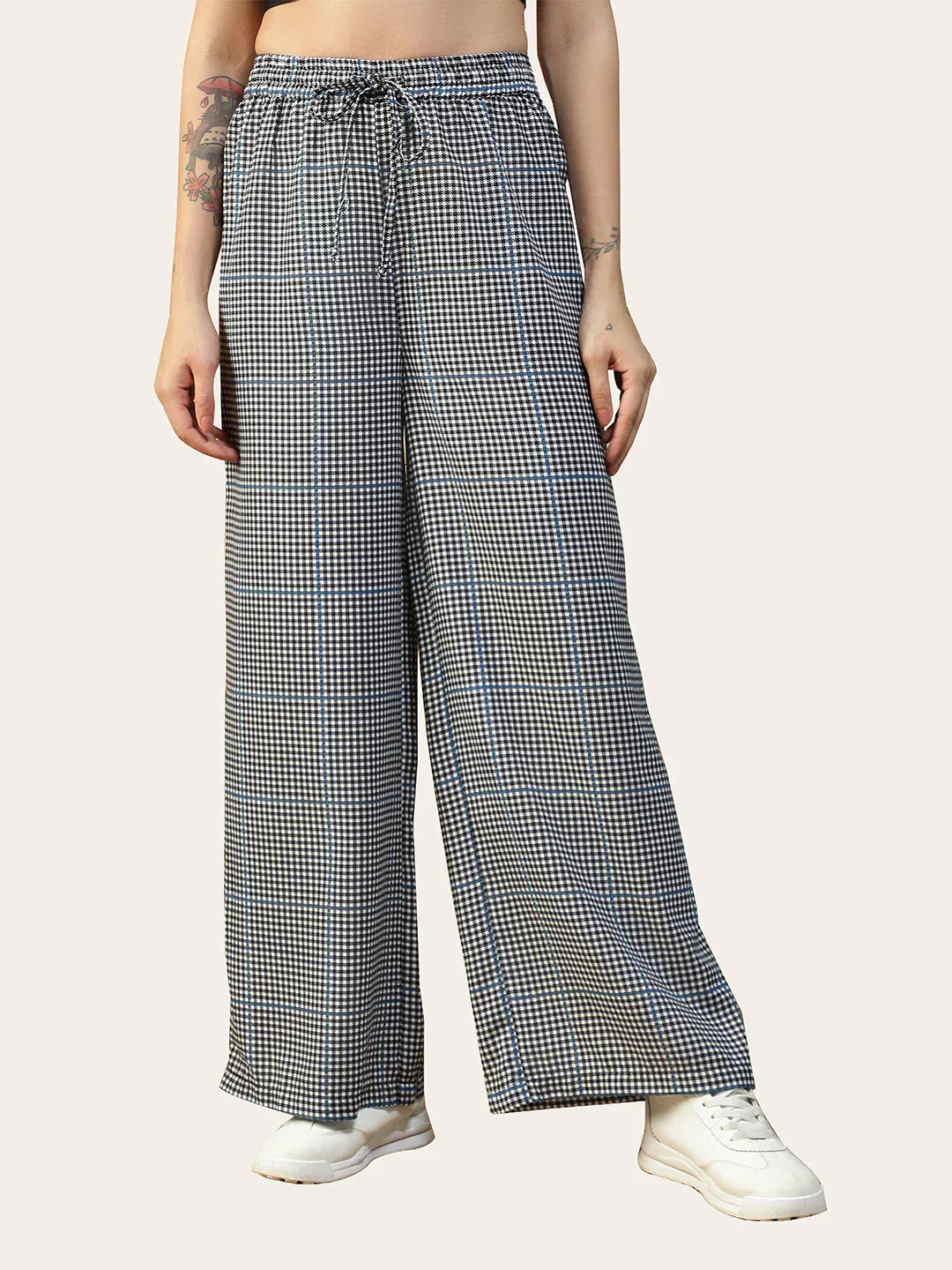 Women Black & White Check Print Full Length Pants with Side Pockets