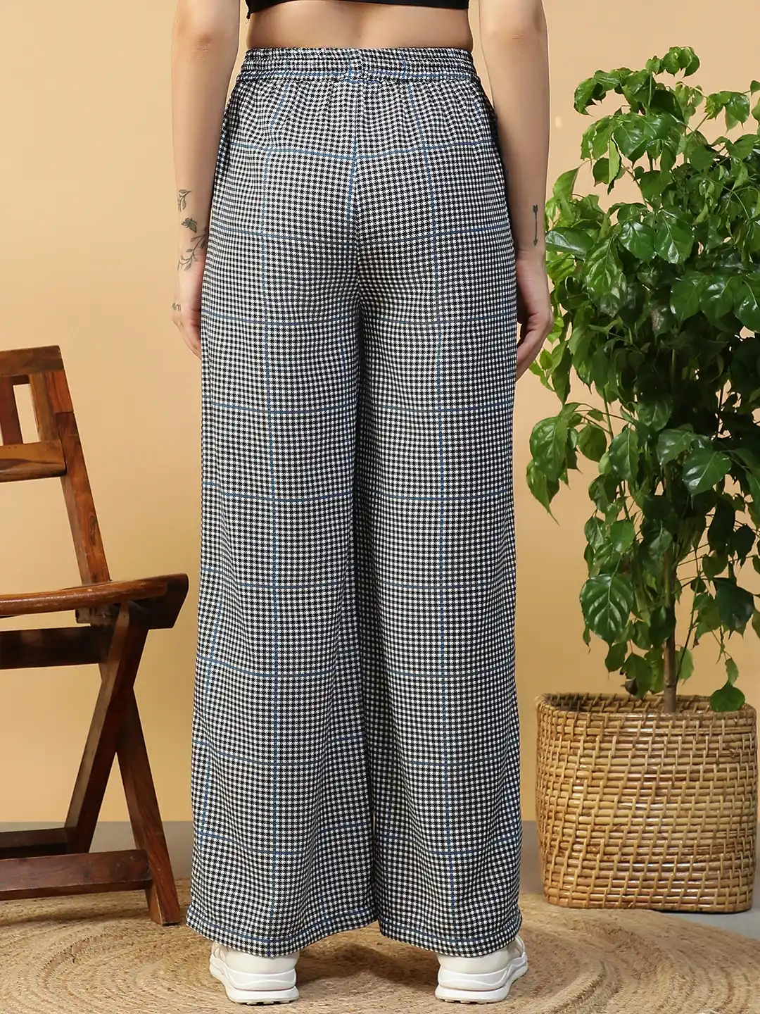 Women Black & White Check Print Full Length Pants with Side Pockets - Image 5