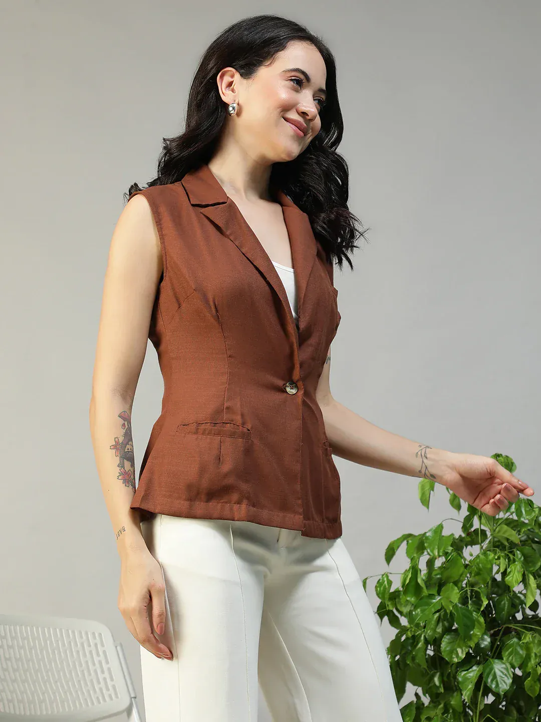 Women Brown Sleeveless Blazer with Open Collar & Front Pockets - Image 5
