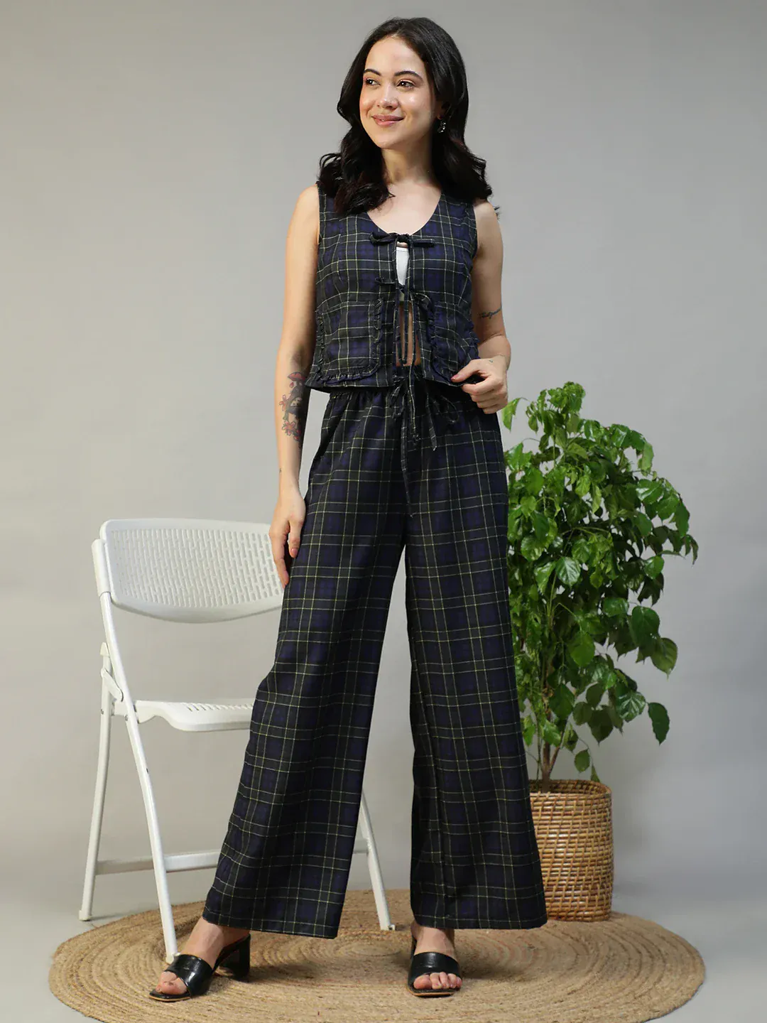 Women Navy Check Slub V-Neck Sleeveless Tie-Up Top With Front Pockets - Image 3