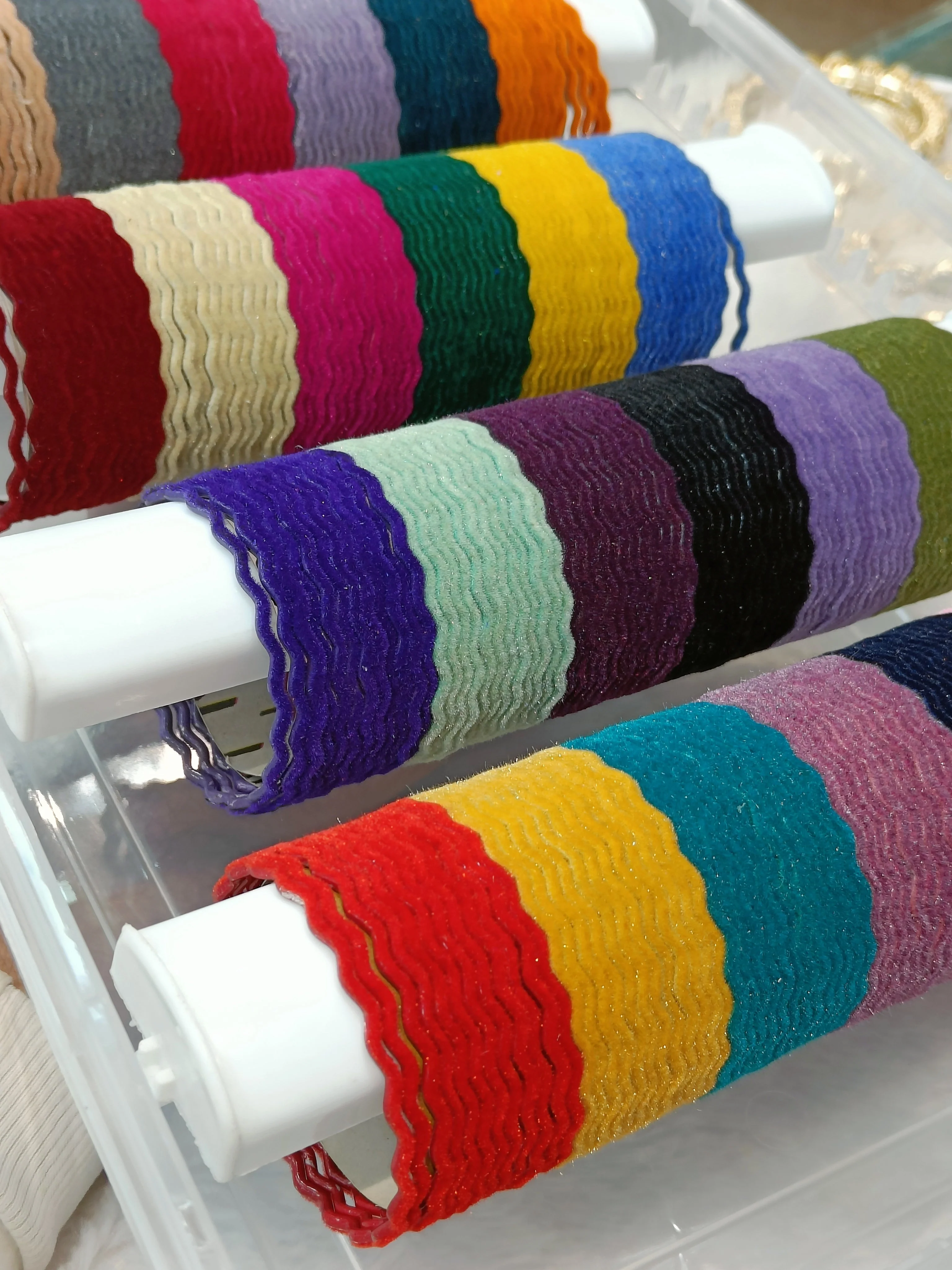 ZIGZAG BANGLES with plastic bangle box - Image 3